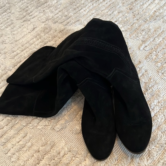 Black suede Vince Camuto size 7, never worn knee-high boots - Picture 5 of 8